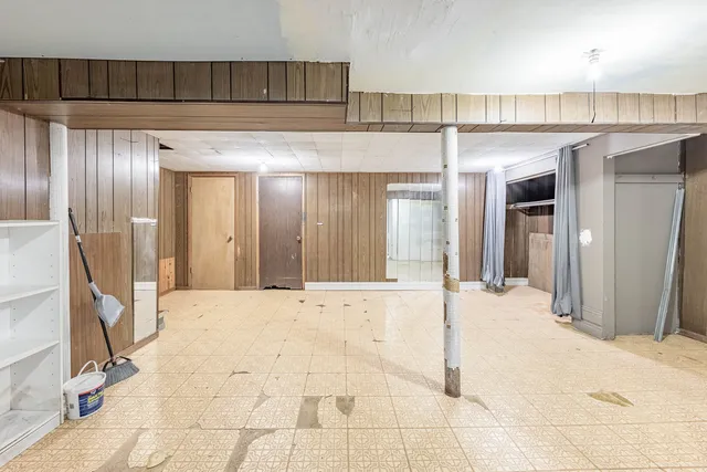 $2,000 | 3941 West Ainslie Street, Chicago, IL 60625