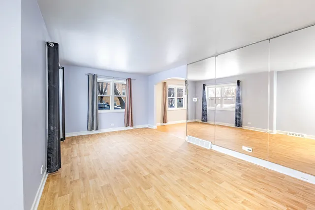 $2,000 | 3941 West Ainslie Street, Chicago, IL 60625