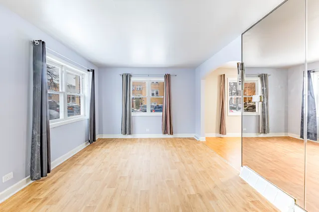 $2,000 | 3941 West Ainslie Street, Chicago, IL 60625