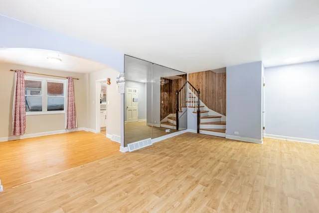 $2,000 | 3941 West Ainslie Street, Chicago, IL 60625