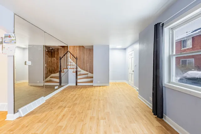 $2,000 | 3941 West Ainslie Street, Chicago, IL 60625