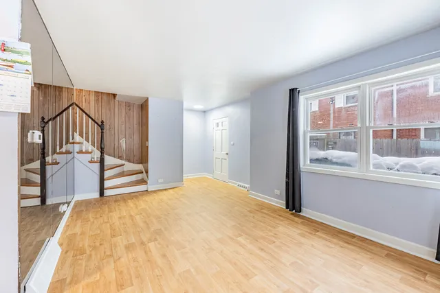 $2,000 | 3941 West Ainslie Street, Chicago, IL 60625