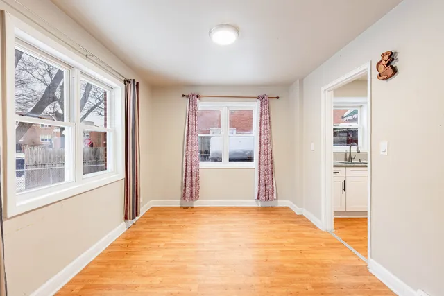 $2,000 | 3941 West Ainslie Street, Chicago, IL 60625