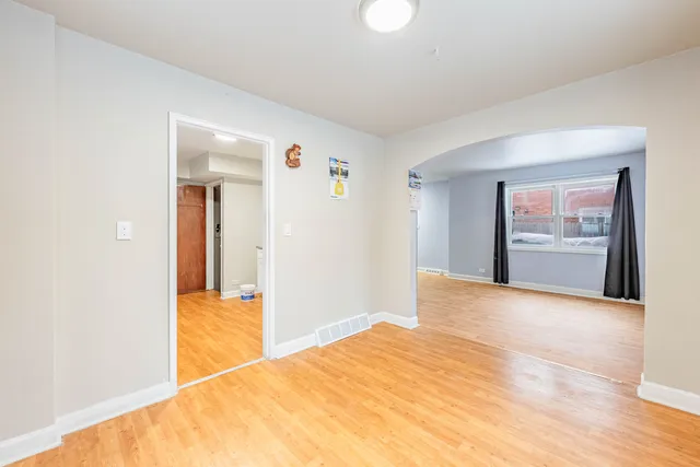 $2,000 | 3941 West Ainslie Street, Chicago, IL 60625