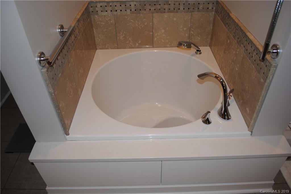 200 Country Club Road Asheville, NC 28804 - Photo 14 of 32 Gallery Image 14