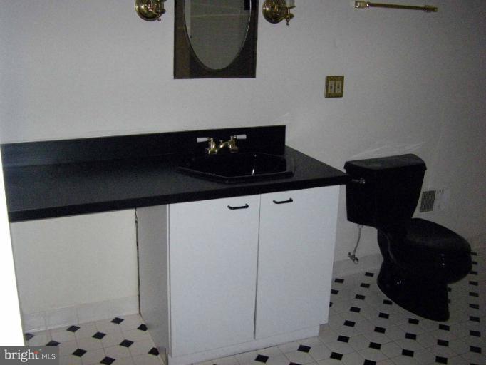68 Rutherford Circle Sterling, VA 20165 - Photo 3 of 27 Full Bath in Basement