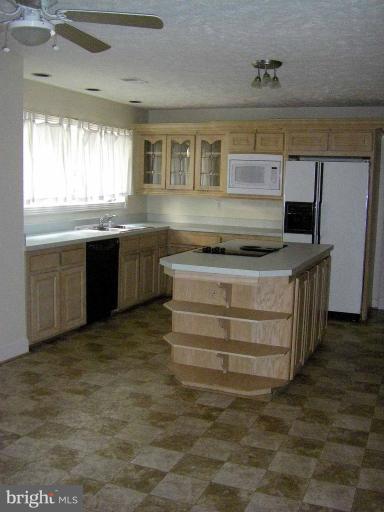 68 Rutherford Circle Sterling, VA 20165 - Photo 4 of 27 Kitchen
