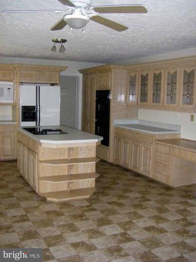 68 Rutherford Circle Sterling, VA 20165 - Photo 6 of 27 Kitchen