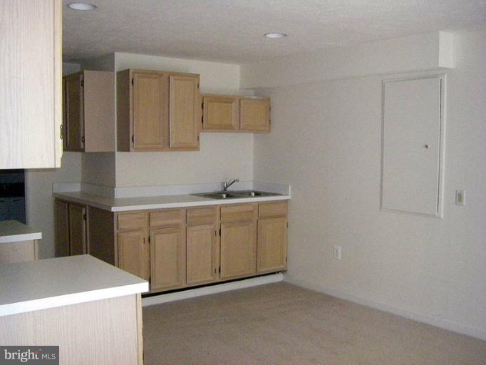 68 Rutherford Circle Sterling, VA 20165 - Photo 9 of 27 Kitchenette Area