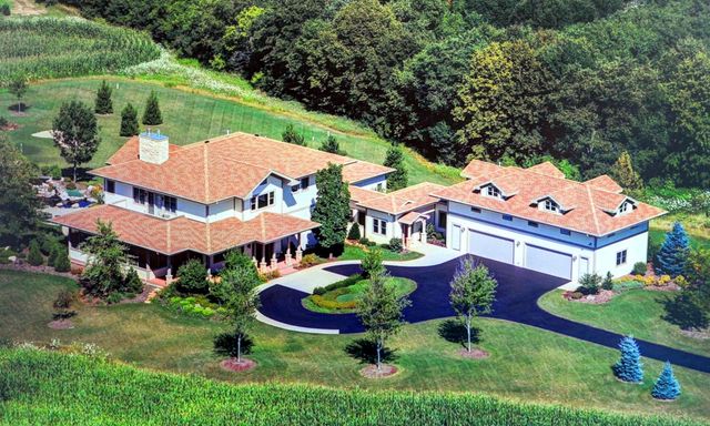 W5775 Nine Indian Trail, Sugar Creek, WI 53121