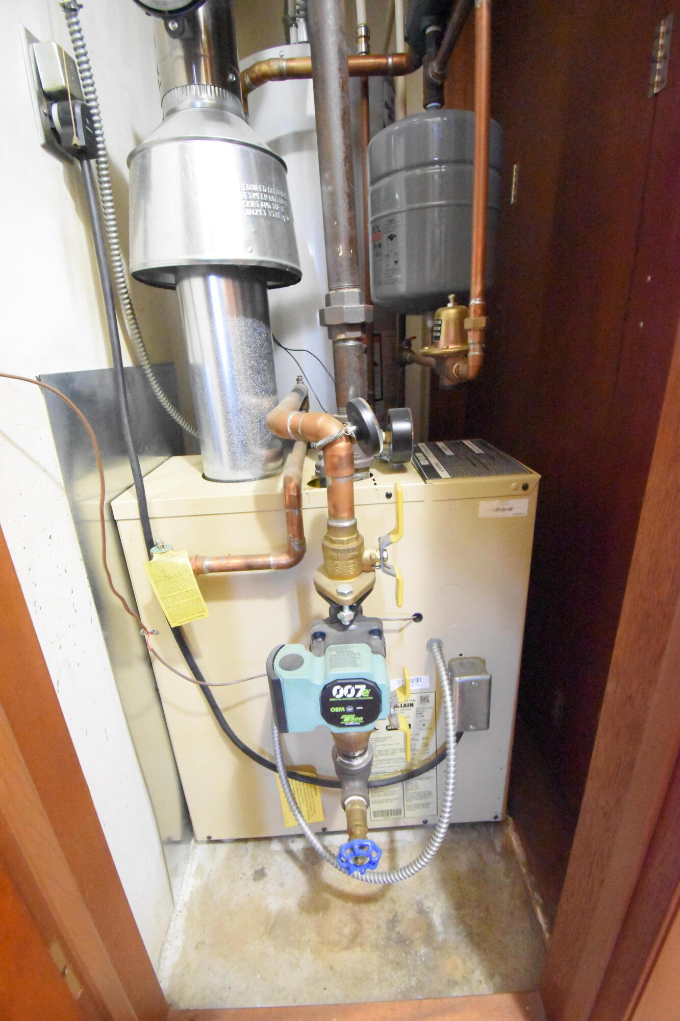 981 East Washington Street Rensselaer, IN 47978 - Photo 14 of 21 a view of a dining room with furniture a rug and wooden floor