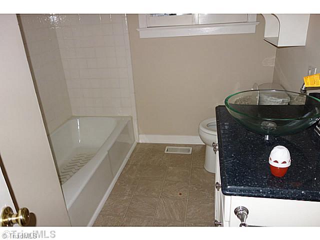421 Ridgecrest Road Asheboro, NC 27203 - Photo 14 of 16 Bath.