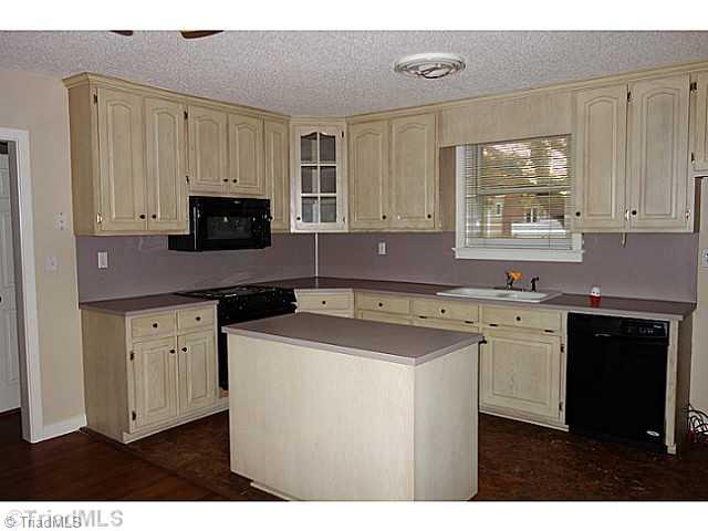 421 Ridgecrest Road Asheboro, NC 27203 - Photo 6 of 16 Kitchen.