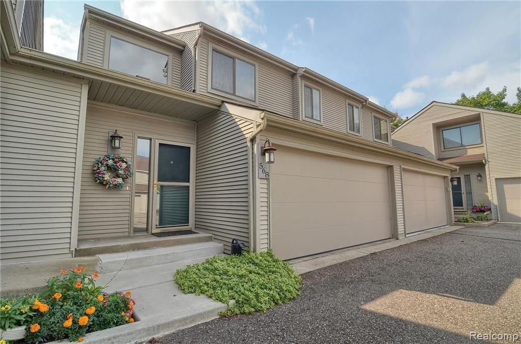 568 Victoria Court Rochester Hills, MI 48307 - Photo 2 of 35