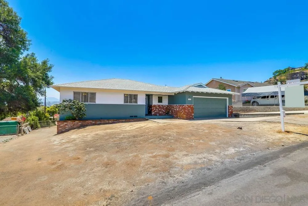 1219 Cresthill Road El Cajon, CA 92021 - Photo 3 of 37 Gallery Image 3