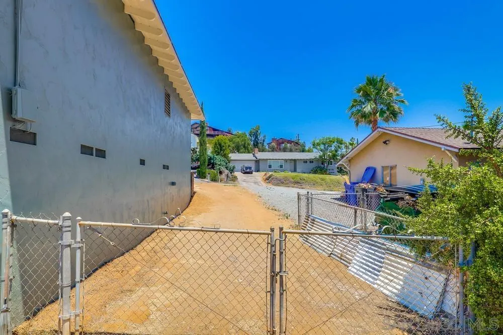 1219 Cresthill Road El Cajon, CA 92021 - Photo 33 of 37 Gallery Image 33