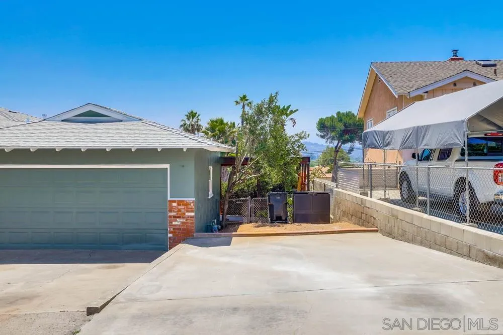 1219 Cresthill Road El Cajon, CA 92021 - Photo 4 of 37 Gallery Image 4