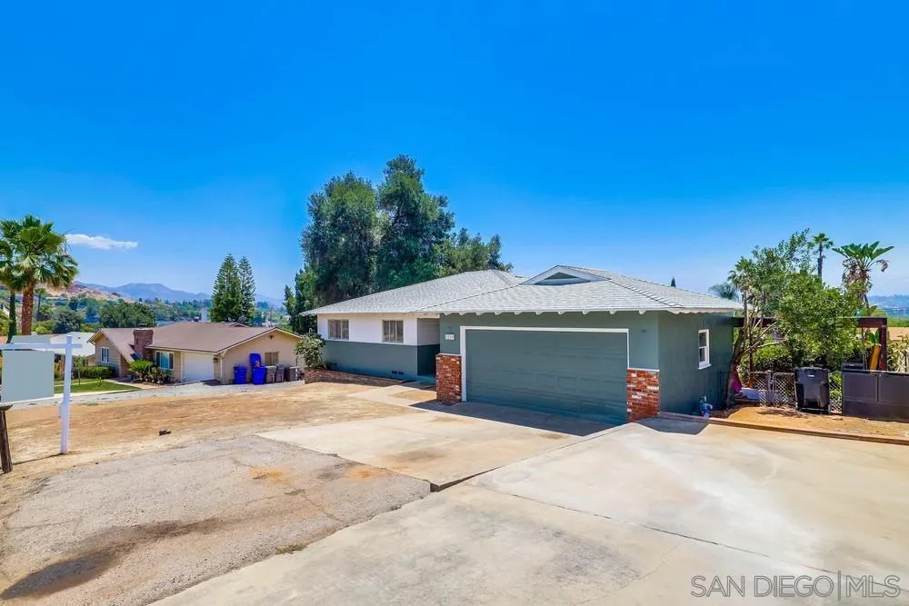 1219 Cresthill Road El Cajon, CA 92021 - Photo 7 of 37 Gallery Image 7