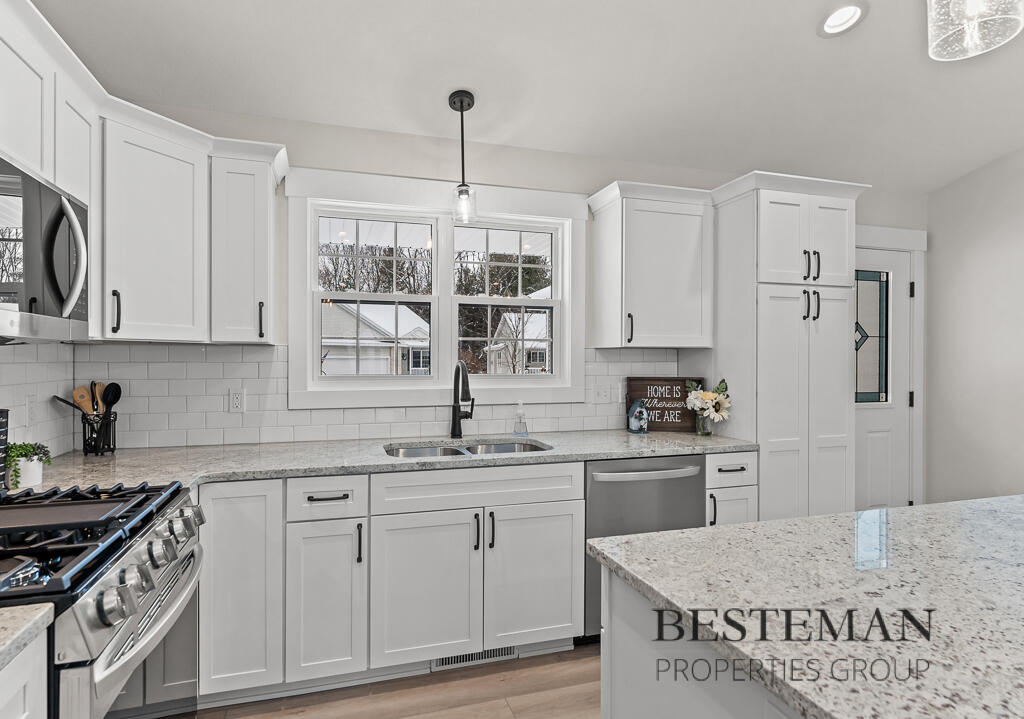 1516 West Addison Way Muskegon, MI 49445 - Photo 12 of 59 1516AddisonWay-14LoRes