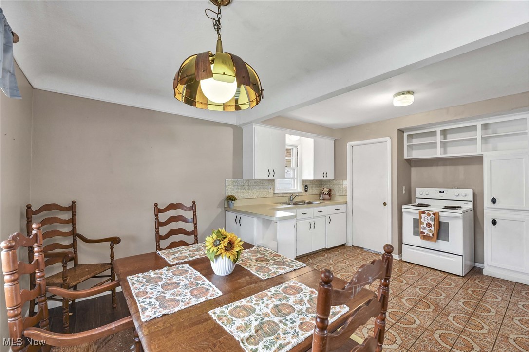 6506 Snow Road Parma, OH 44129 - Photo 6 of 25 View of dining area
