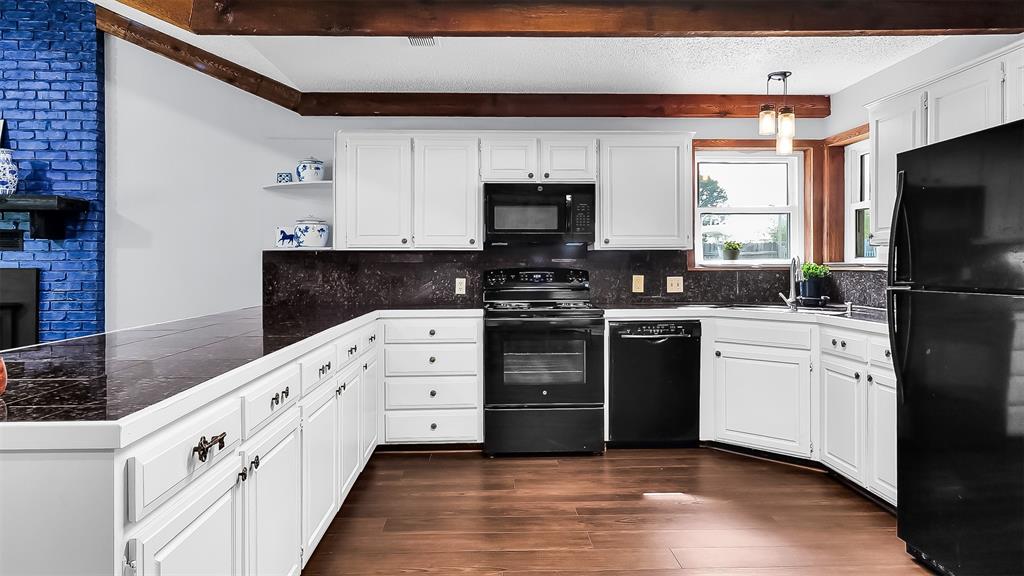 266 Locust Road Pottsboro, TX 75076 - Photo 5 of 30