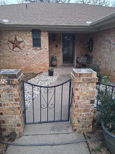 1000 Lakeridge Drive Azle, TX 76020 - Photo 2 of 13