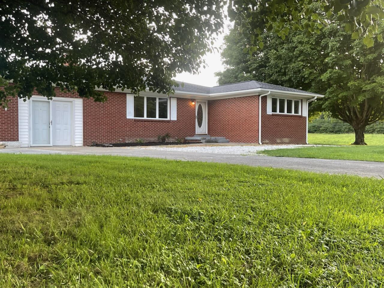 7271 West Laurel Road London, KY 40744 - Photo 2 of 36 IMG_6634