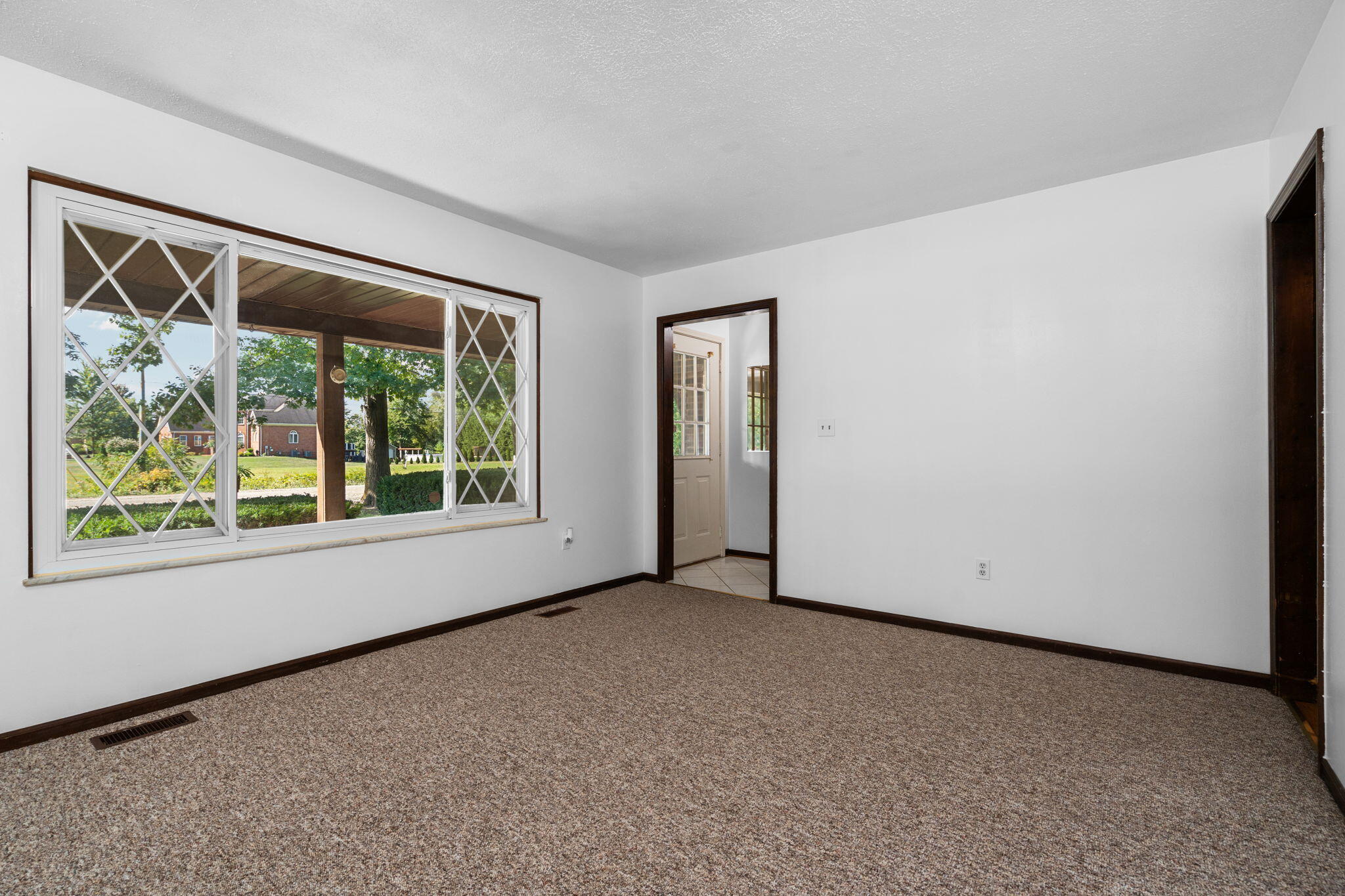 9977 Bemis Road Ypsilanti, MI 48197 - Photo 3 of 35 2-web-or-mls-DSC04290