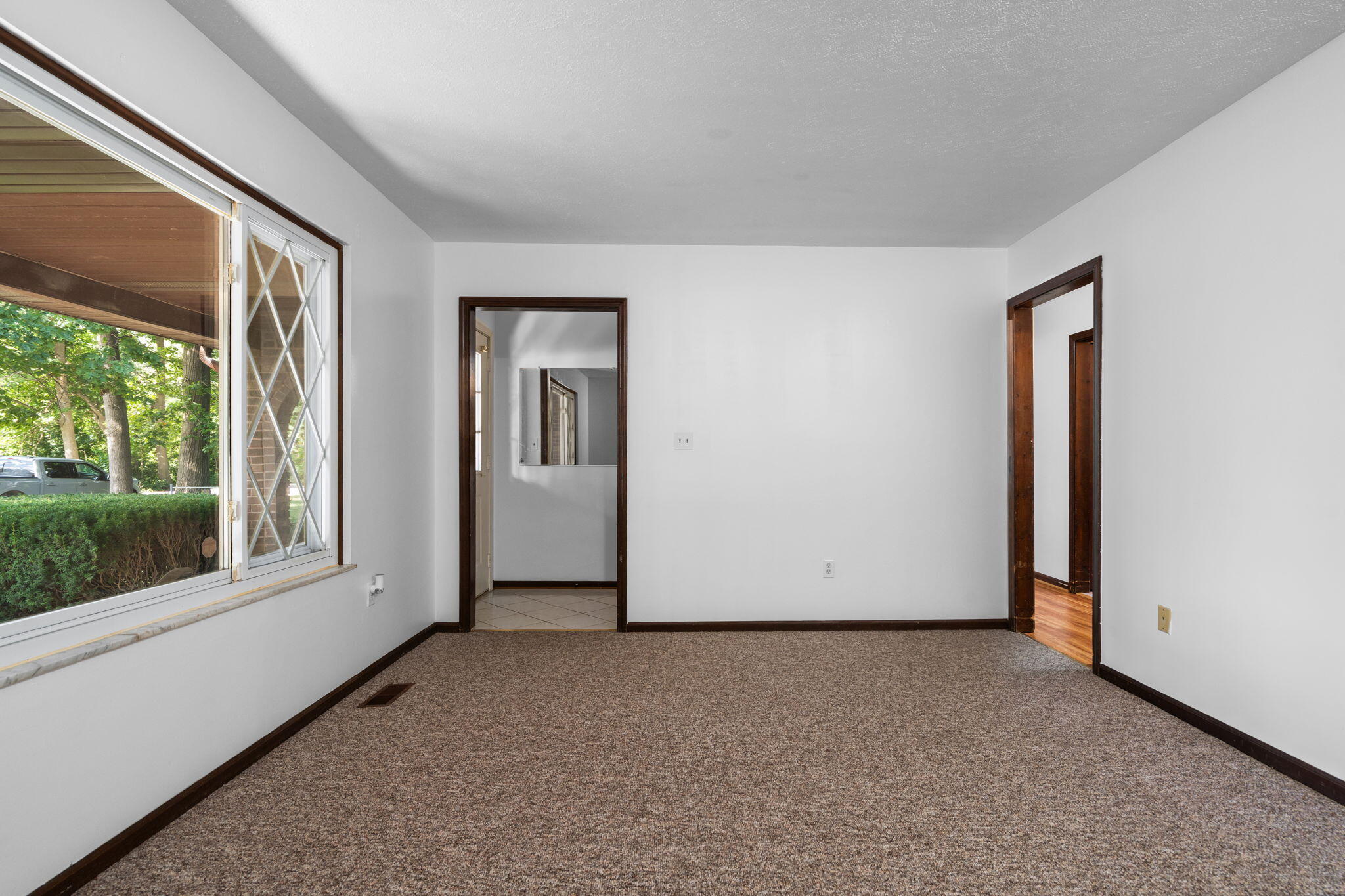 9977 Bemis Road Ypsilanti, MI 48197 - Photo 4 of 35 3-web-or-mls-DSC04296