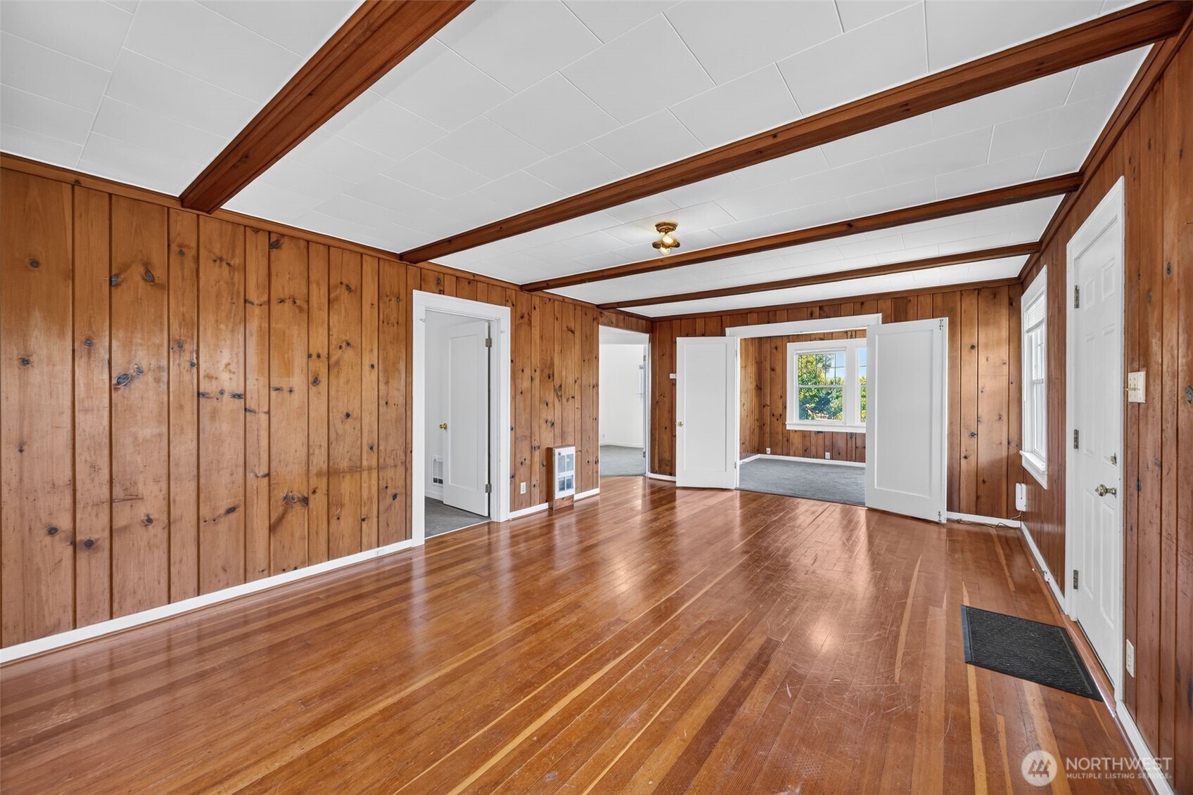 4417 Seahurst Avenue Everett, WA 98203 - Photo 6 of 30