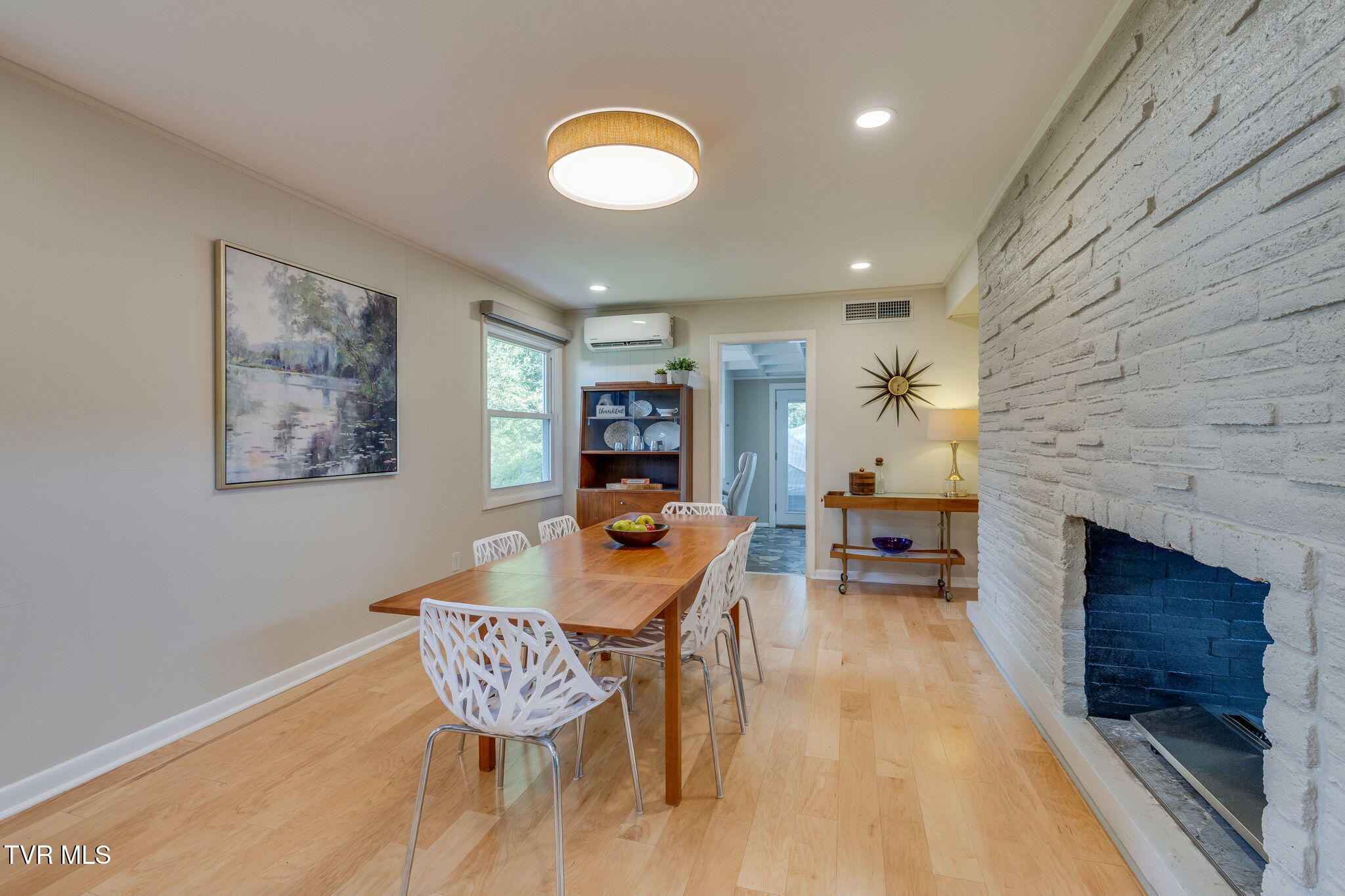 437 High Ridge Road Kingsport, TN 37660 - Photo 19 of 62 Dining by Firelight