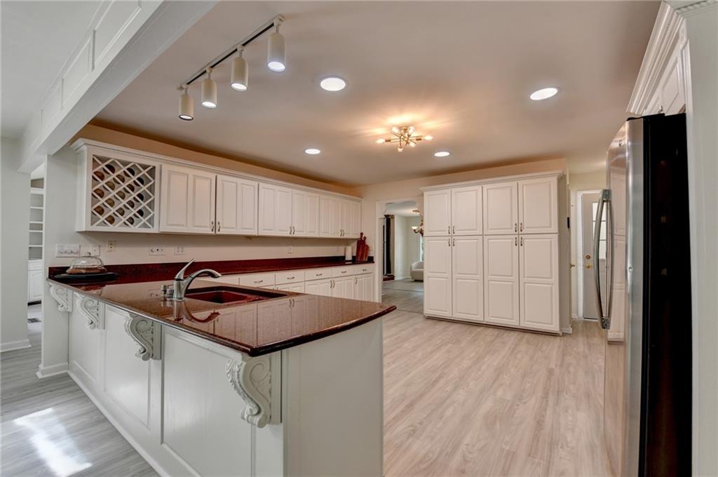 421 Oakleaf Trail Suwanee, GA 30024 - Photo 12 of 46