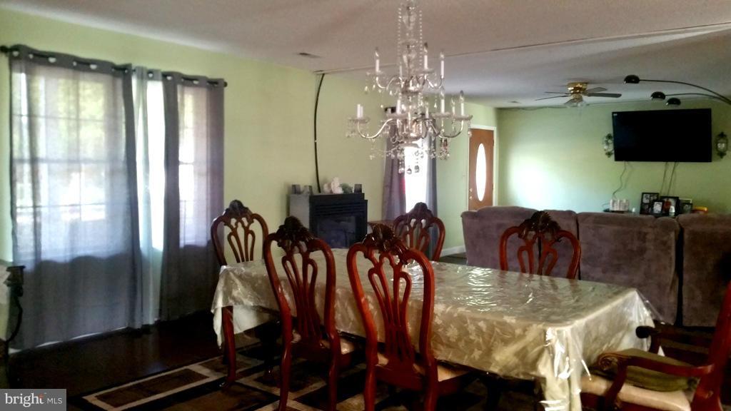 8086 Tate Road Ruther Glen, VA 22546 - Photo 13 of 27 Dining Room