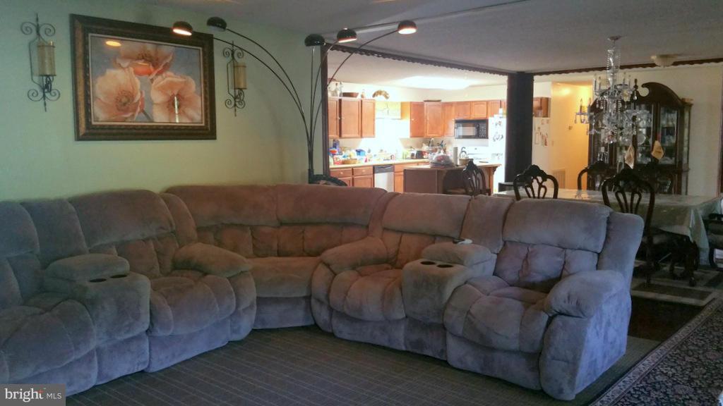 8086 Tate Road Ruther Glen, VA 22546 - Photo 14 of 27 Living Room