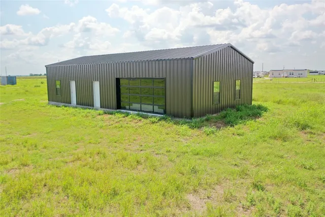 $2,450 | 261 County Road 423, Taylor, TX 76574