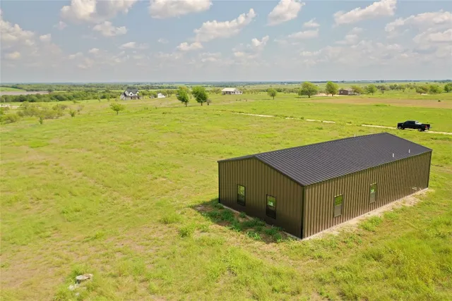 $2,450 | 261 County Road 423, Taylor, TX 76574