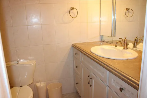 $3,000 | 750 North Ocean Boulevard, Unit 1210, Pompano Beach, FL 33062