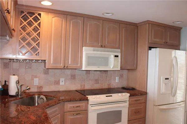 $3,000 | 750 North Ocean Boulevard, Unit 1210, Pompano Beach, FL 33062