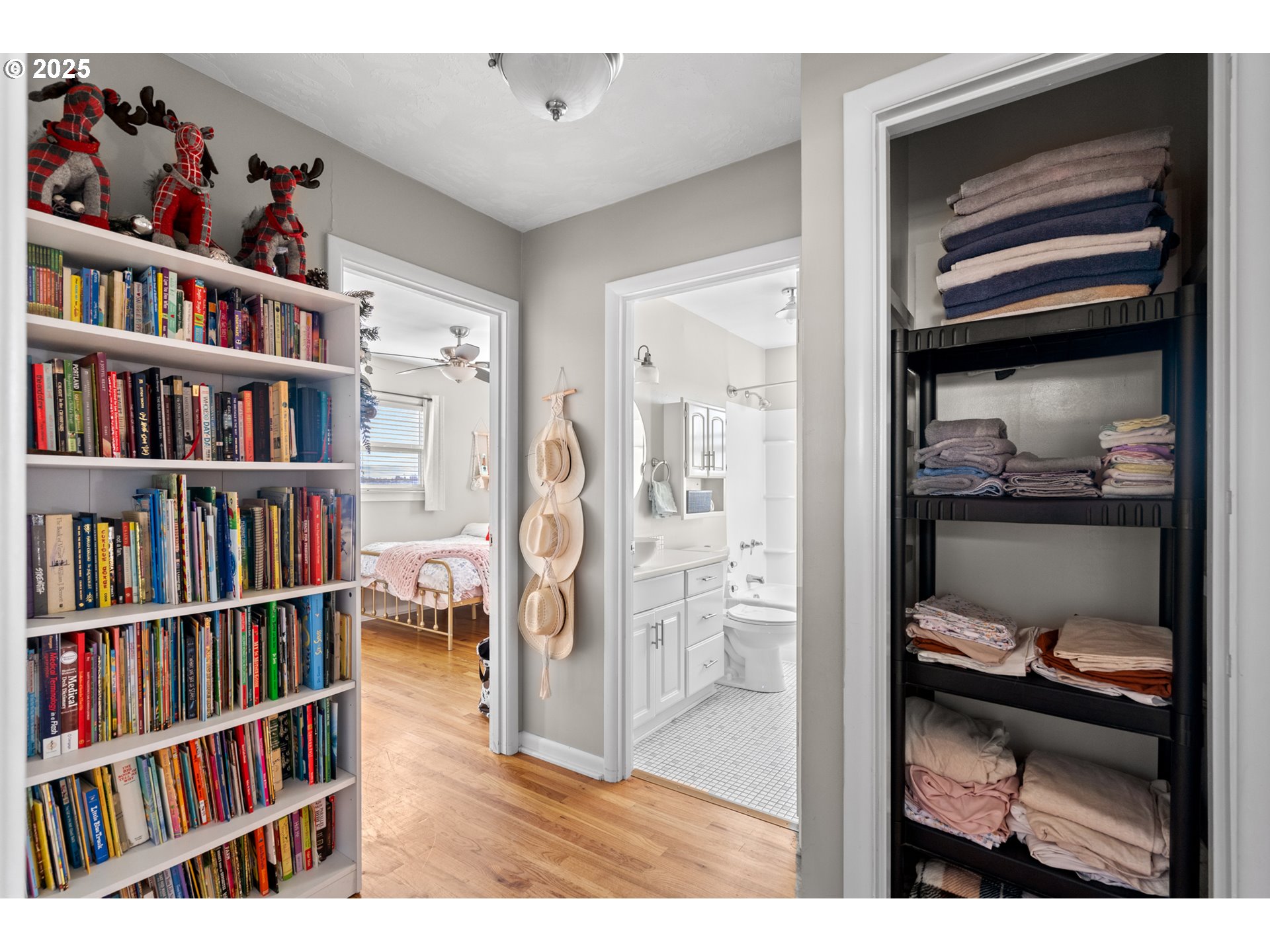 1214 Northwest Furnish Place Pendleton, OR 97801 - Photo 21 of 37 a room with a book shelf