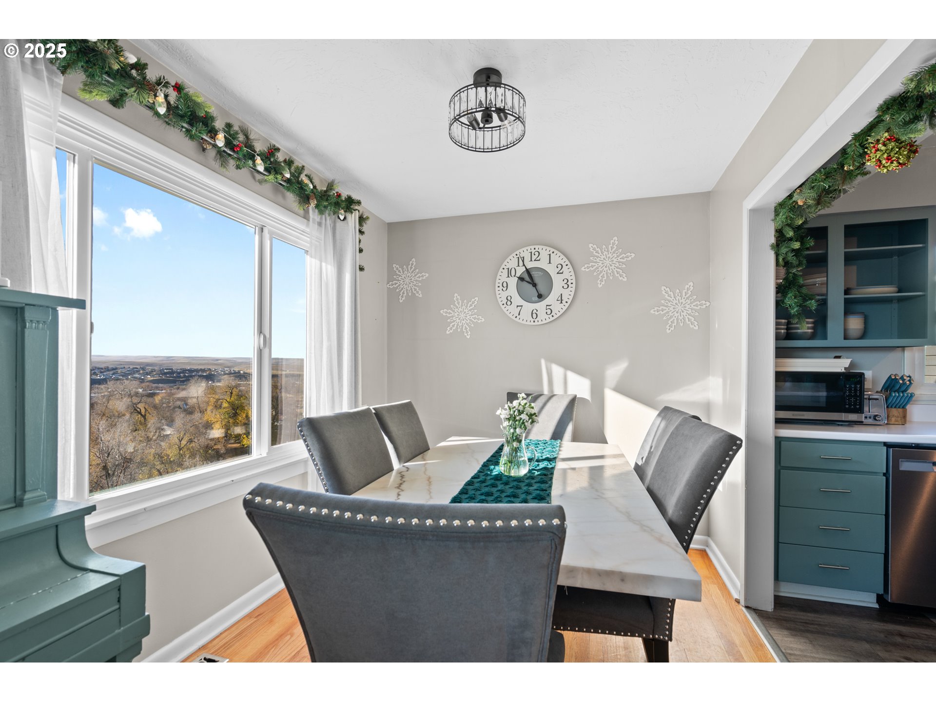 1214 Northwest Furnish Place Pendleton, OR 97801 - Photo 10 of 37 a living room with furniture and a window