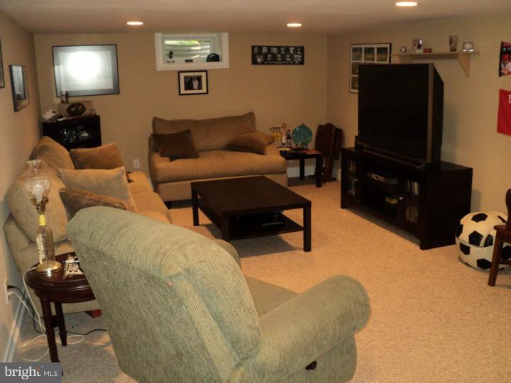 217 Madison Road Willow Grove, PA 19090 - Photo 15 of 18 Basement - Finished
