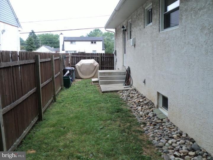 217 Madison Road Willow Grove, PA 19090 - Photo 3 of 18 Side Yard