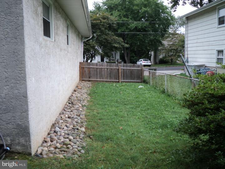 217 Madison Road Willow Grove, PA 19090 - Photo 4 of 18 Side Yard