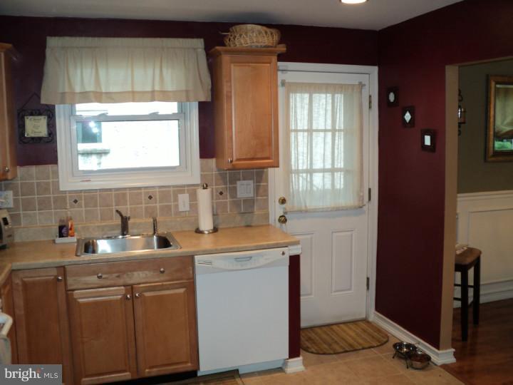 217 Madison Road Willow Grove, PA 19090 - Photo 7 of 18 Kitchen