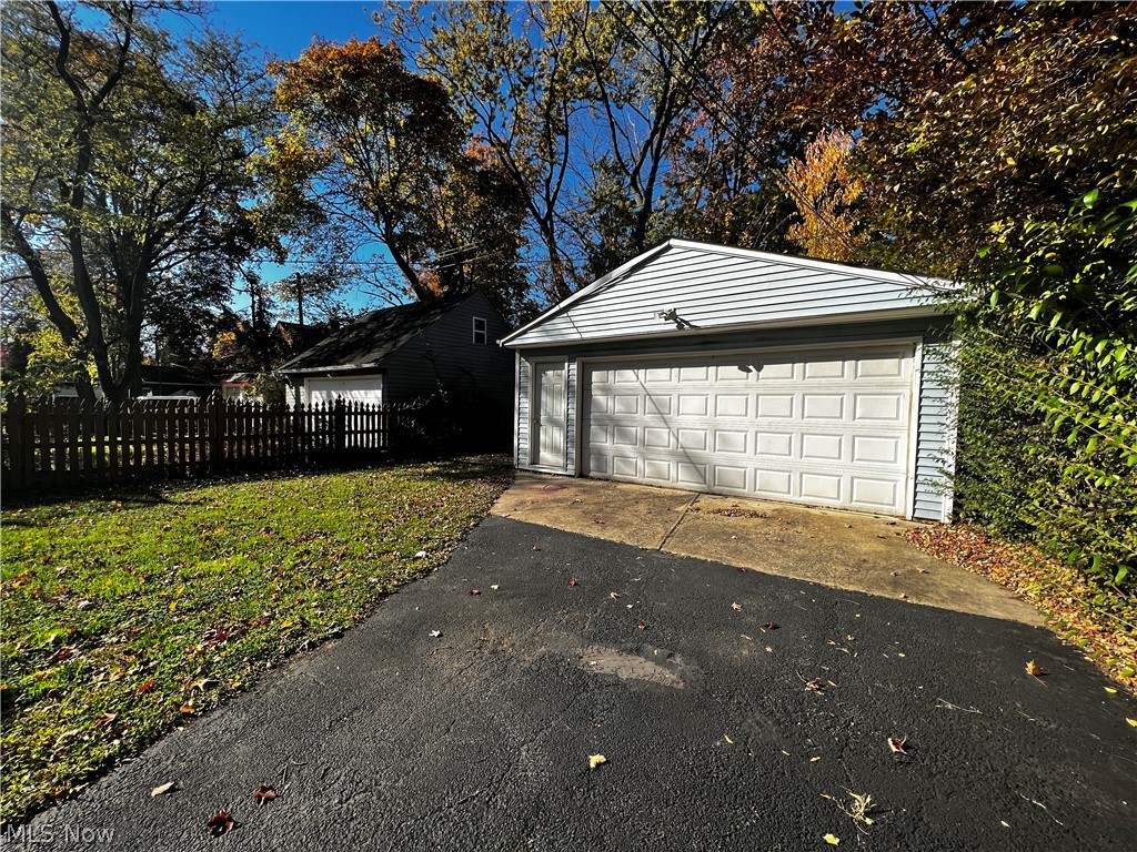 1936 Staunton Road Cleveland, OH 44118 - Photo 28 of 32