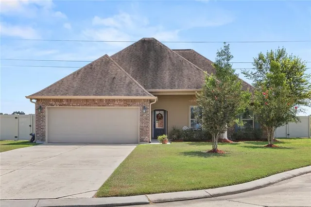$275,000 | 252 Carriage Way, Thibodaux, LA 70301