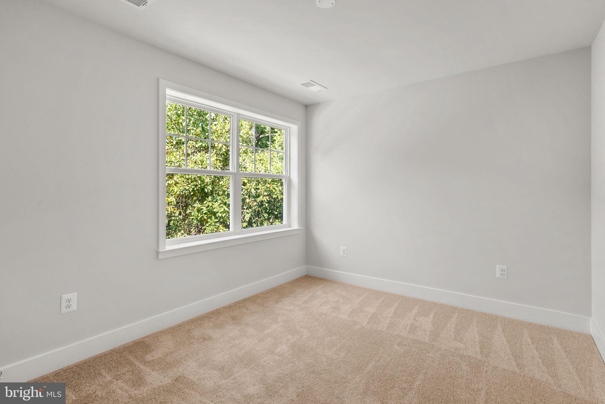 9425 Fairview Avenue Laurel, MD 20723 - Photo 30 of 125 an empty room with a window