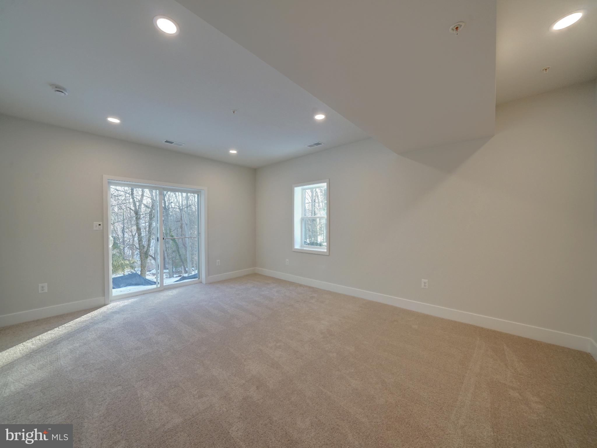 9425 Fairview Avenue Laurel, MD 20723 - Photo 86 of 125 a view of a livingroom and window
