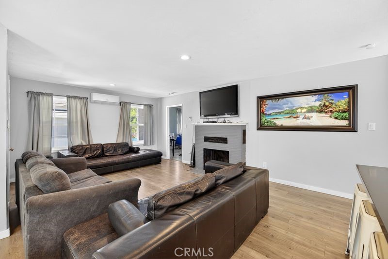 4156 Acacia Street Riverside, CA 92503 - Photo 5 of 21