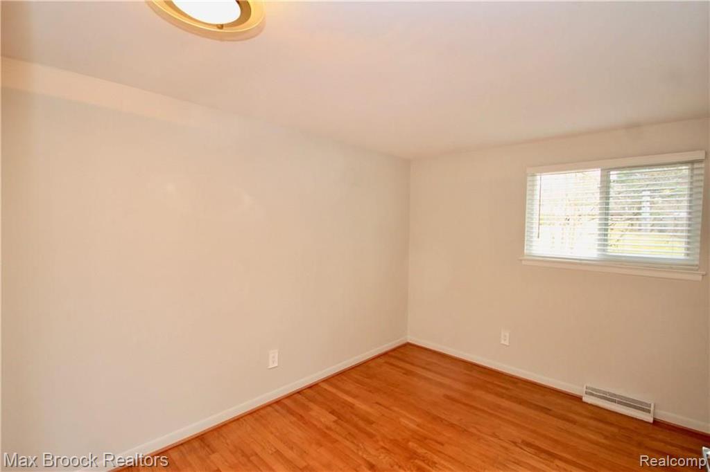 6070 Darramoor Road Bloomfield Hills, MI 48301 - Photo 10 of 22